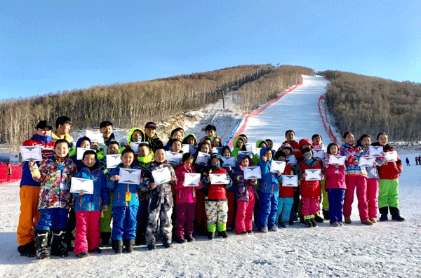 小学生双板零基础学谈球吧体育习哪些技巧2019年北京滑雪冬令营(图1)