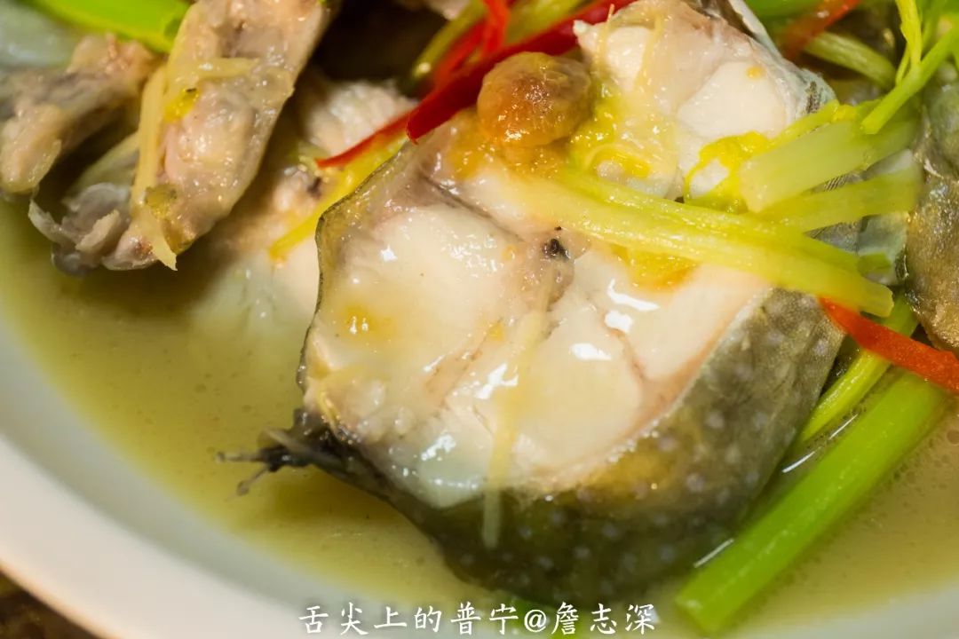 麻鱼的 爽口鲜甜,肉质紧致,一点也不逊色于咸菜, 难怪这道菜能在潮汕