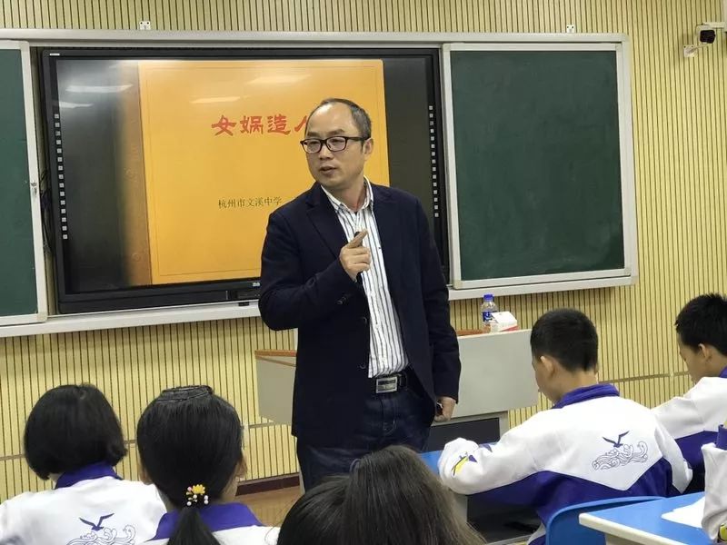 杭州市文溪中学校长 李胜建李胜建,中学语文高级教师.