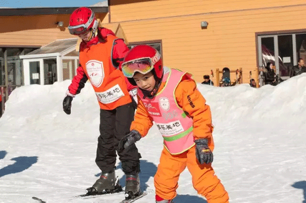 小学生双板零基础学谈球吧体育习哪些技巧2019年北京滑雪冬令营(图3)