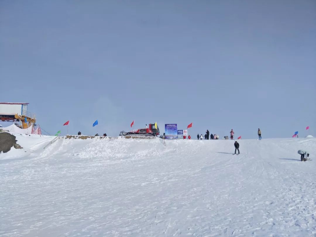 乌苏人今年可以滑雪了!_独山子