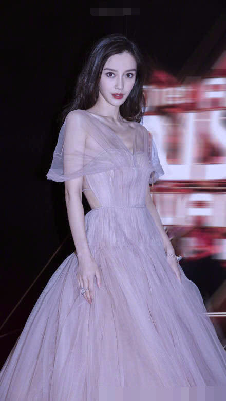 mama颁奖礼红毯杨颖抢镜为啥韩国女星红毯时尚度不给力