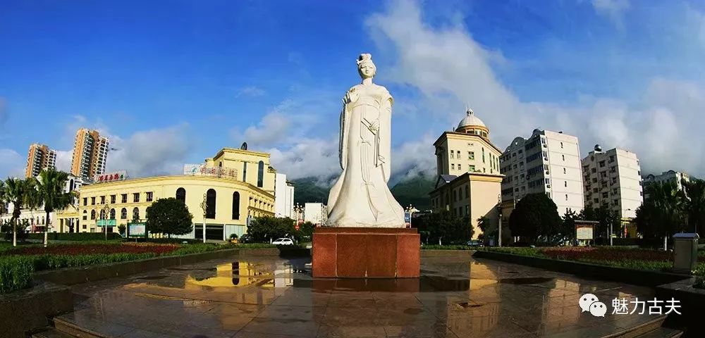 兴山县昭君广场兴山县县城一角移民搬迁后古夫镇全景近年来,古夫镇在