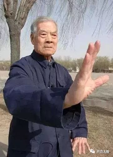 以此【视频】深切怀念程秉钧老先生,昔人已乘黄鹤去,又一位传统武术