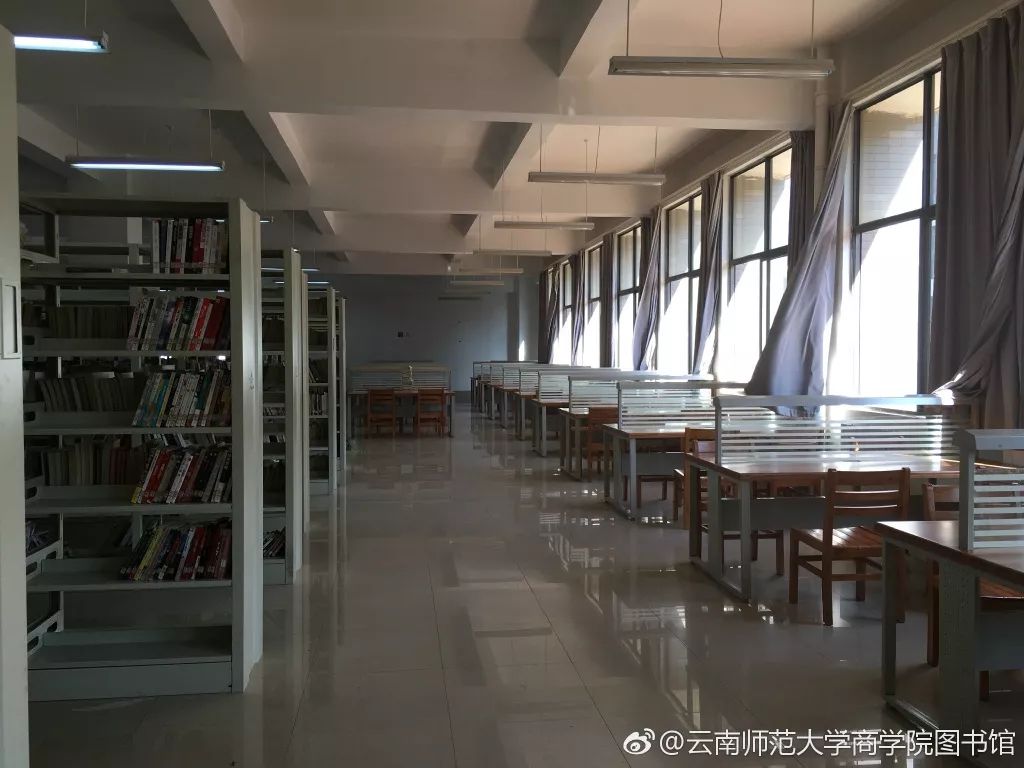 图:@商学院图书馆官方微博商学院图书馆的官方微博简介上写的是"我