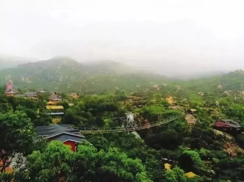 由福建金霞生态集团投资开发的"清境桃源"生态旅游景区,位于丰州镇