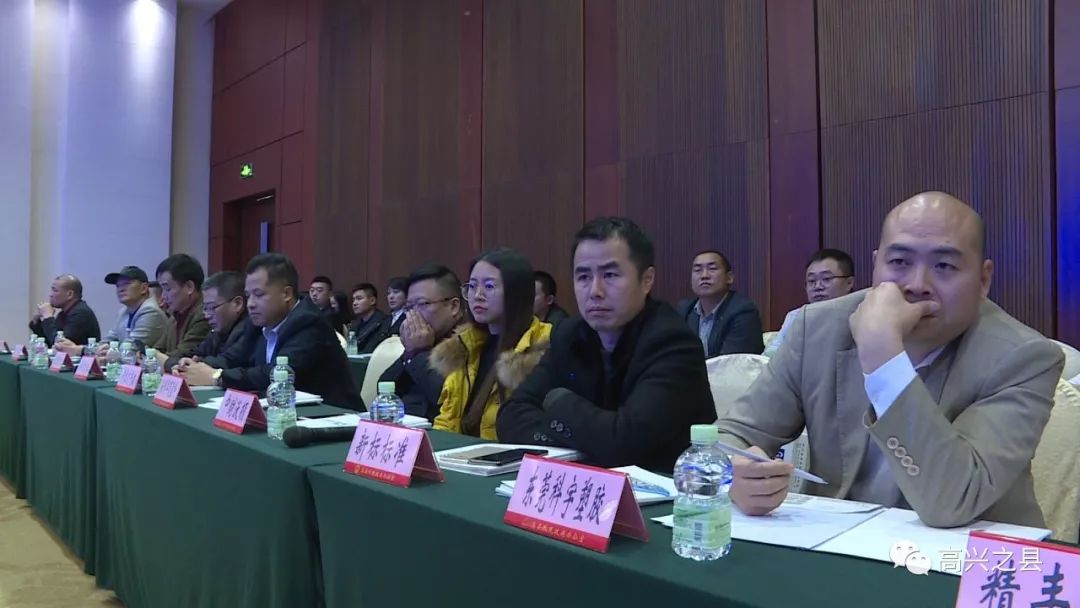 我们高县领导跑去广州白云国际会议中心开会去了