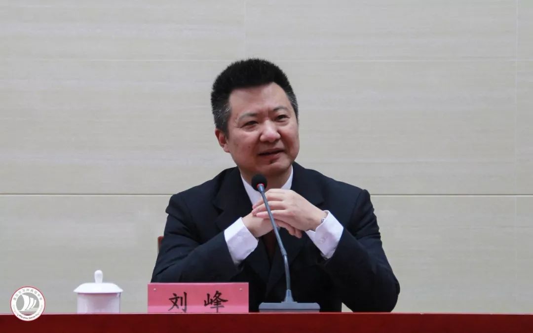 万州区人民检察院检察长刘峰到万州中学举办法治讲座