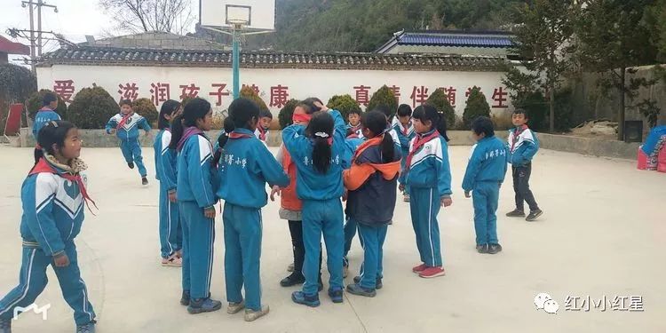 云南会泽红军小学暖冬行动关爱高寒山区学生