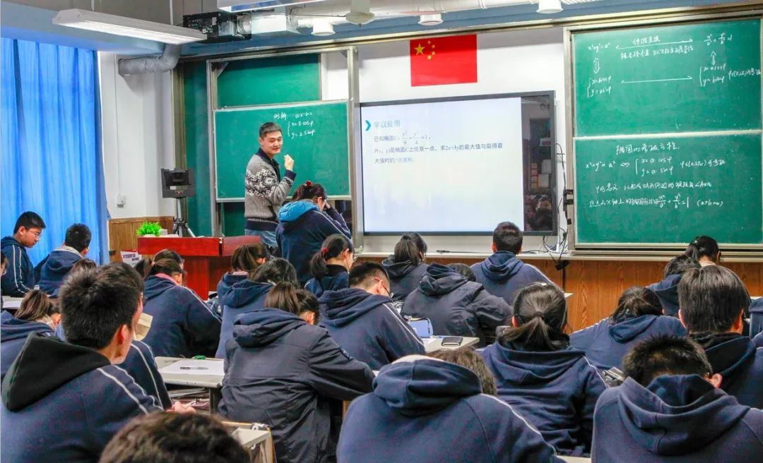 明确定位建立机制潜心育人西南位育中学举办2018德润田林专题研讨会