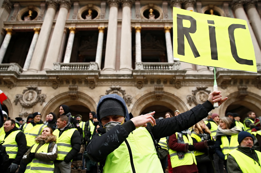 法国黄背心抗议示威运动扩散至欧洲多国