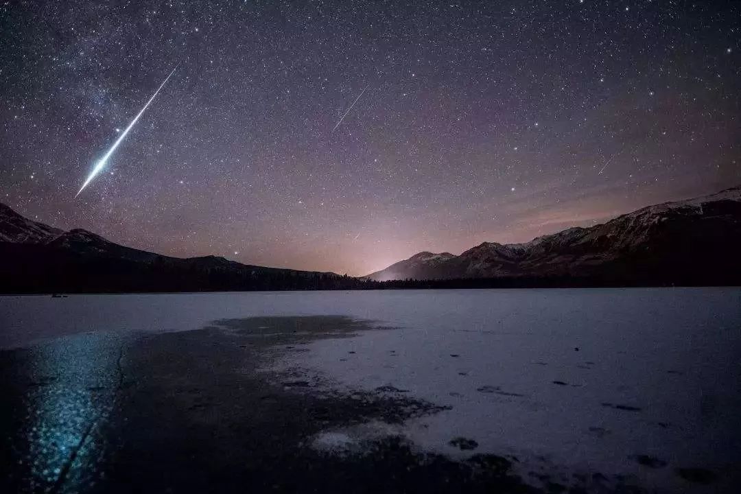 的野外 天文专家提醒 视野开阔的地方观测; 观测流星雨时不要用望远镜