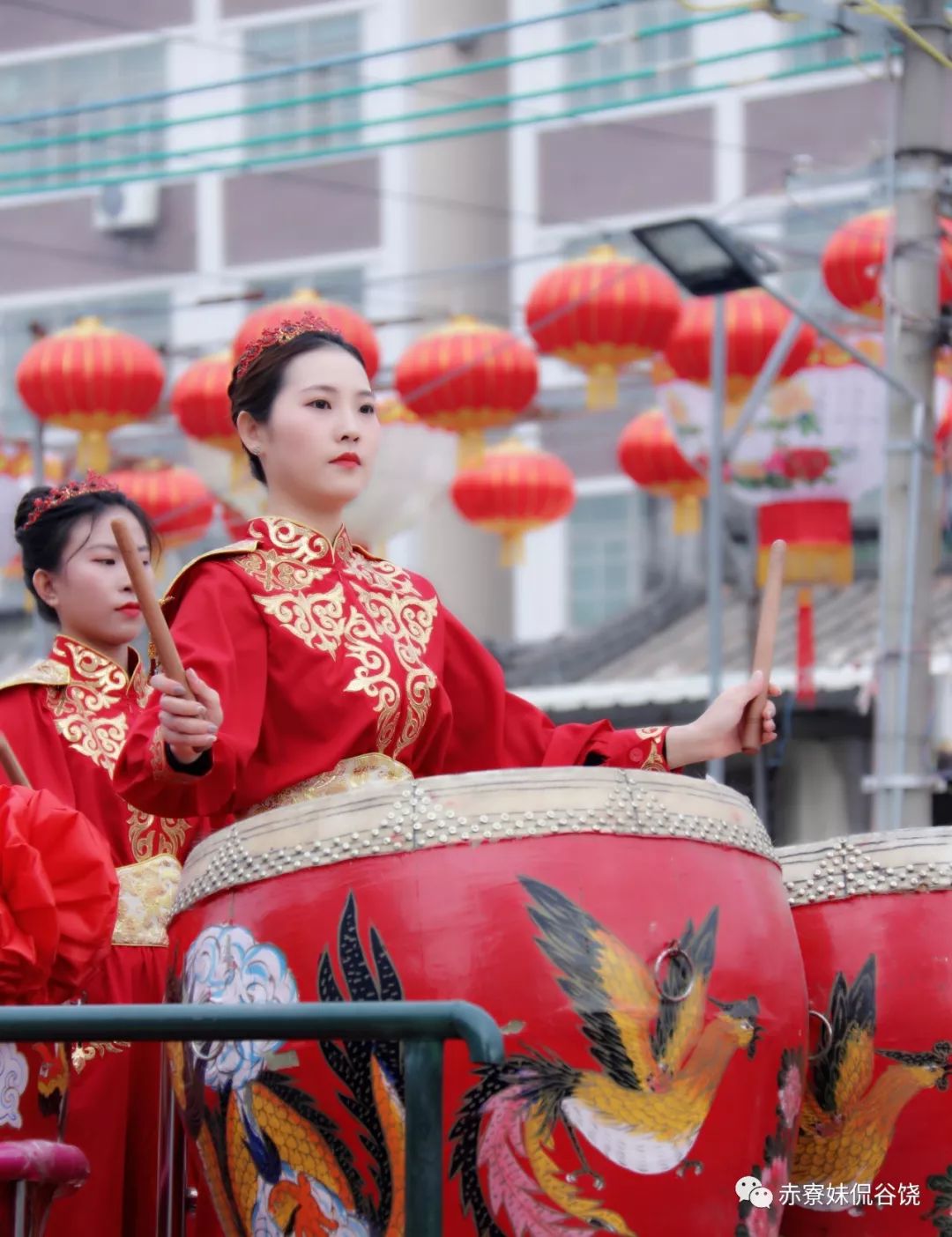 今日谷饶东明村祭社锣鼓队试迎盛况