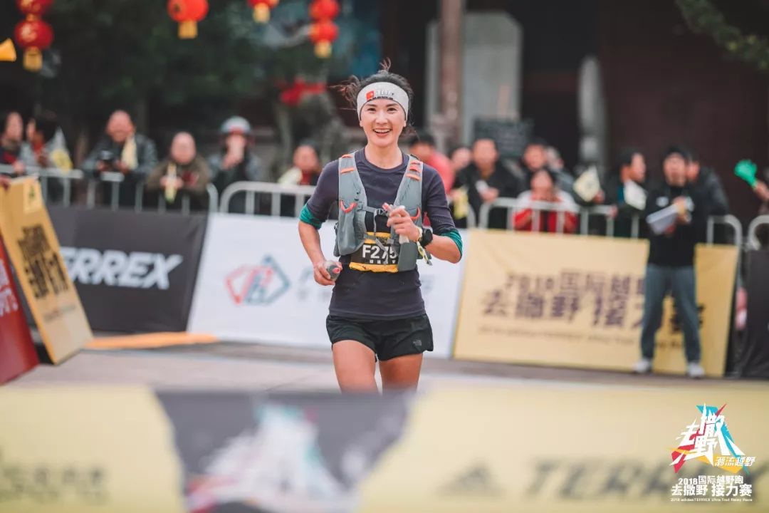 女子方面,两大女子高手 徐美玲(大宝)和 樊凤娟(大海)竞争激烈,在前