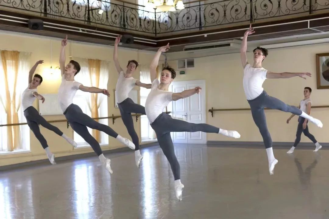 全球顶尖的芭蕾舞学校是怎么考试的?