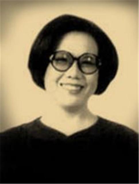 妻子被两任丈夫抛弃，离婚后独自养大三孩子，却给了丈夫40年幸福