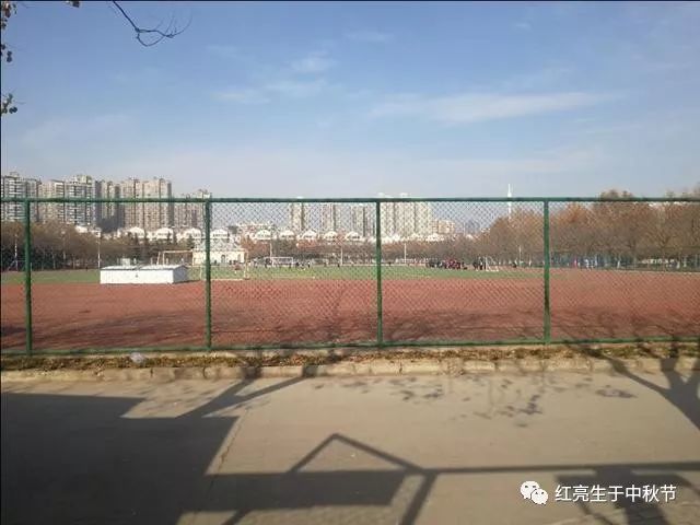 图为河南科技大学开元校区篮球场局部 返回搜             责任编辑