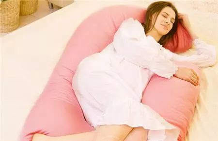 1 "建议左侧睡"的真正含义 一般是孕妇进入孕晚期后,才建议左侧睡的.