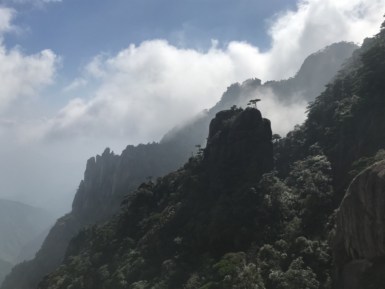 1/ 12 仙山,古代神话传说中的仙境,是仙人居住的地方,古人云:"山不在