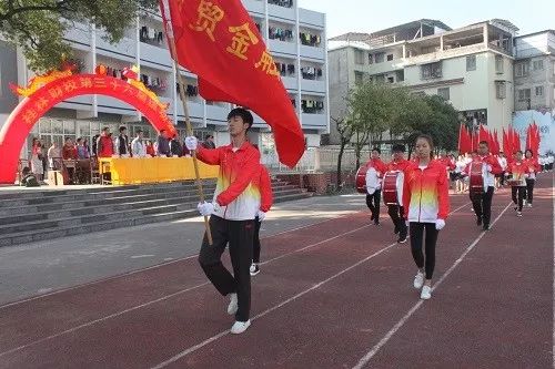 荔浦中学历史悠久,是荔浦县一一所广西壮族自治区示范性学校,是荔浦县