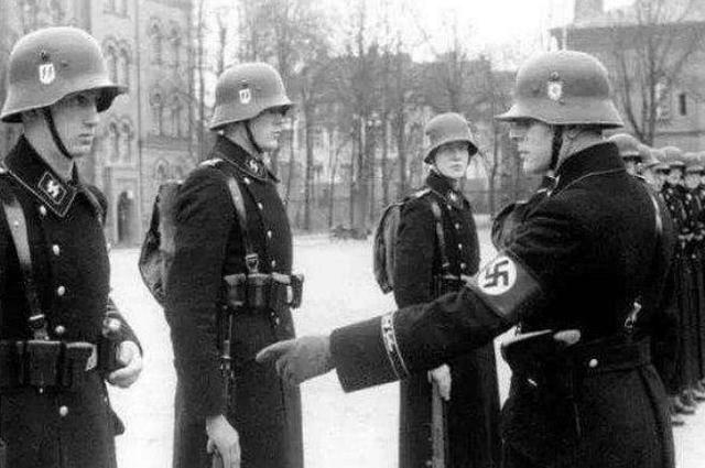 军服要是穿不好，容易丧命，二战德国的军大衣便是如此