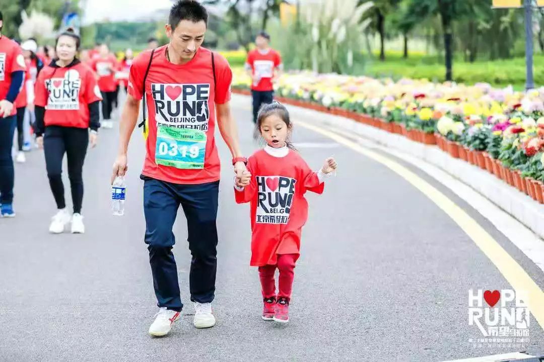 组织幼儿园小孩子跑马拉松,够任性