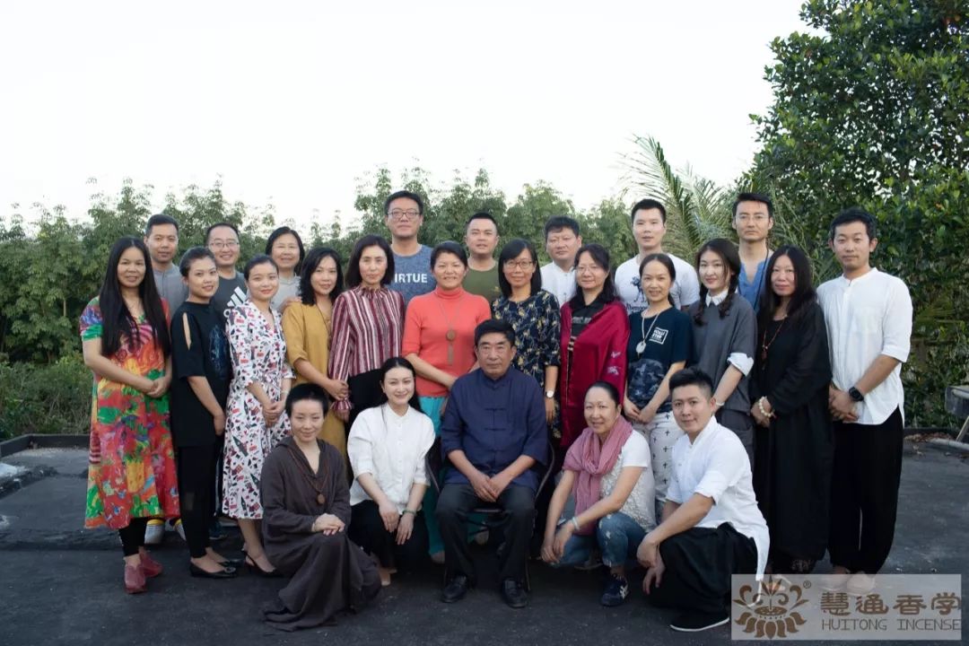 慧通香学中级课程海南香药基地(二)班合影留念本期慧通香学中级班圆满