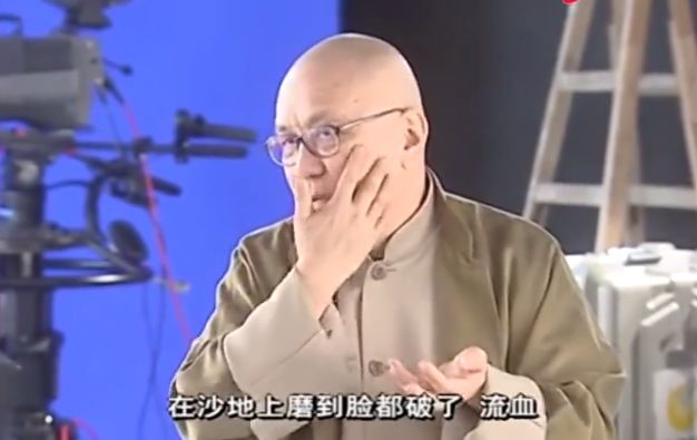 黃霑回憶：曾經找李小龍單挑，後來臉被他按在地上「摩擦」出血 娛樂 第4張