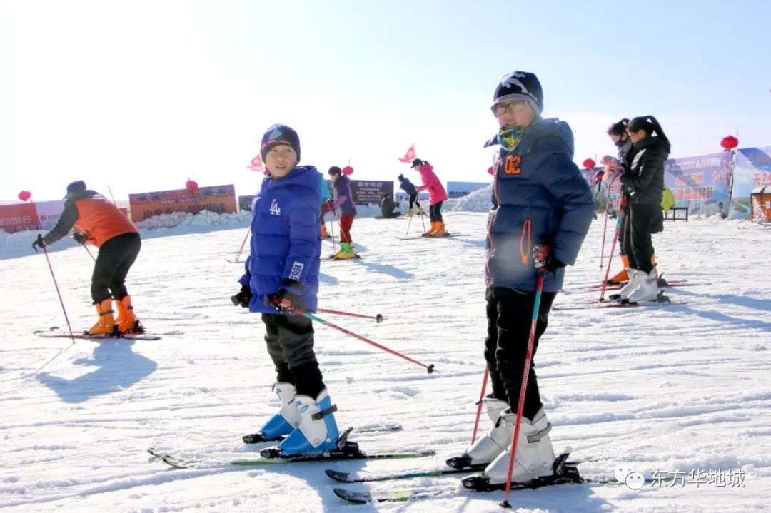 东方华地城冰雪大世界 充满欢声笑语的悦耳声音 充满了其乐融融的