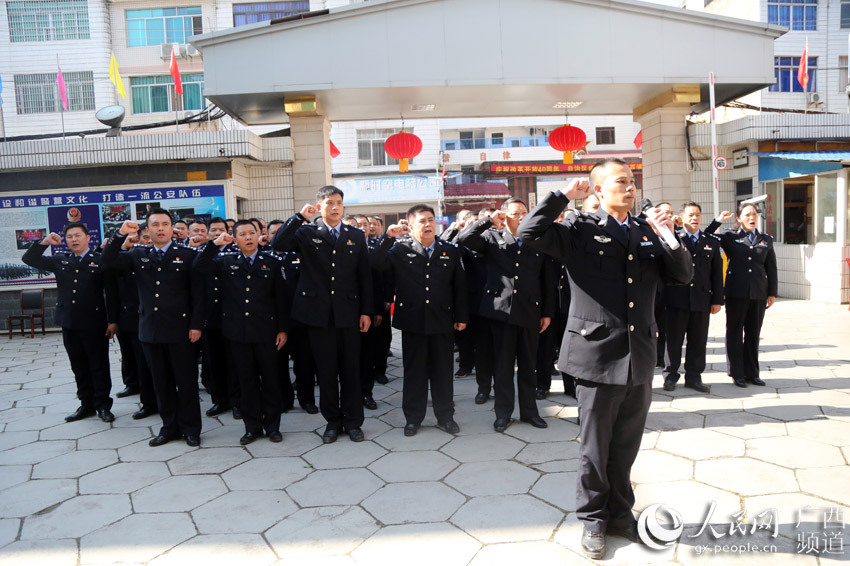 荔浦市公安局举行揭牌仪式