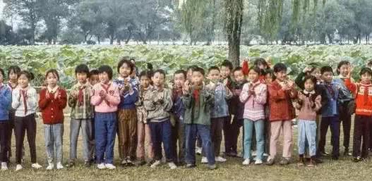 历史镜头:80年代的童年,小学生运动会.