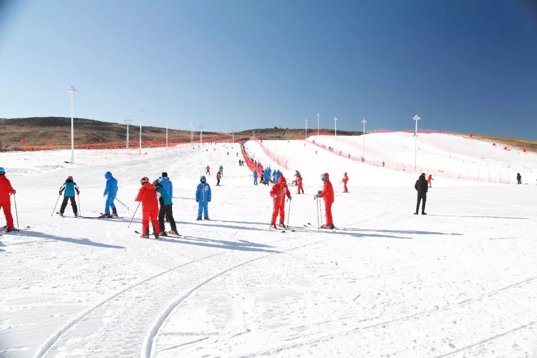 冬季旅游新打卡地集宁区大河湾国际滑雪场