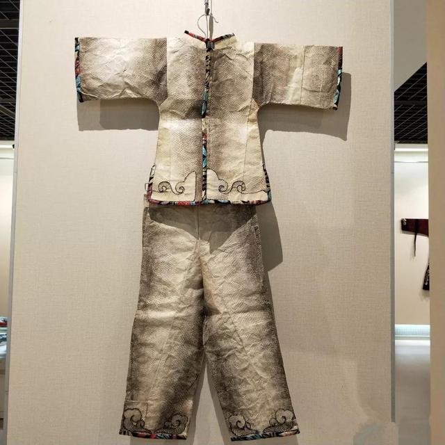 中国赫哲族传统鱼皮衣与鱼皮配饰作品展将于1220日在济南市博物馆开
