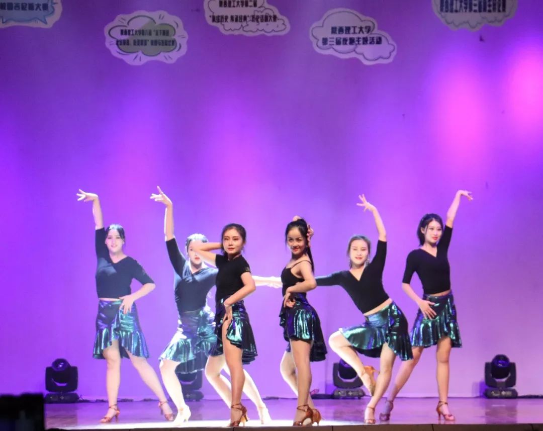 我校成功举办第八届舞蹈大赛决赛暨2018年大学生校园文化艺术节闭幕式