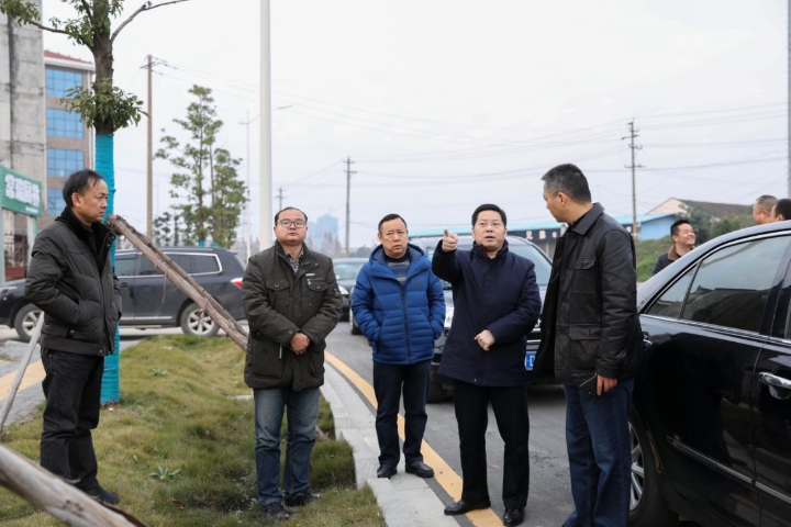 月12日,市控违拆违办主任,市规划局局长陈爱喜召集市区两级控违拆违办