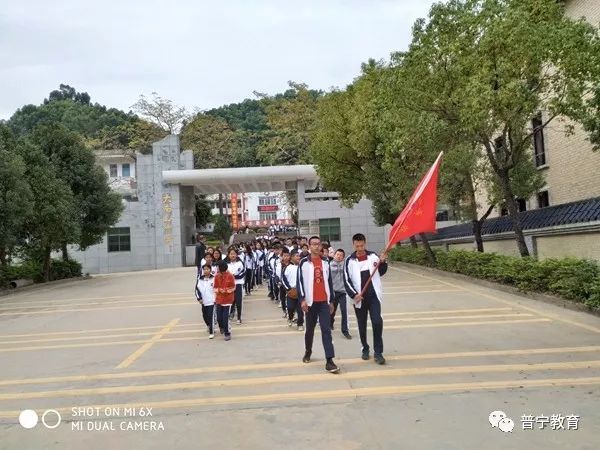 大南山中学组织开展的本次红色历史教育,对于深入学习贯彻习近平新