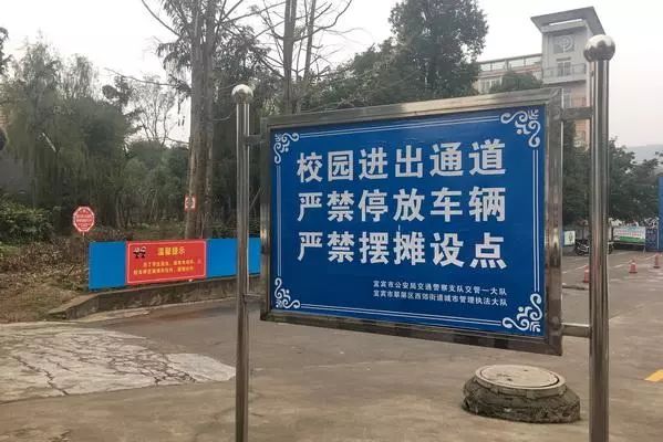 "西郊街道城管综合执法大队中队长李逢德回忆道," 在劝导无果的情况下