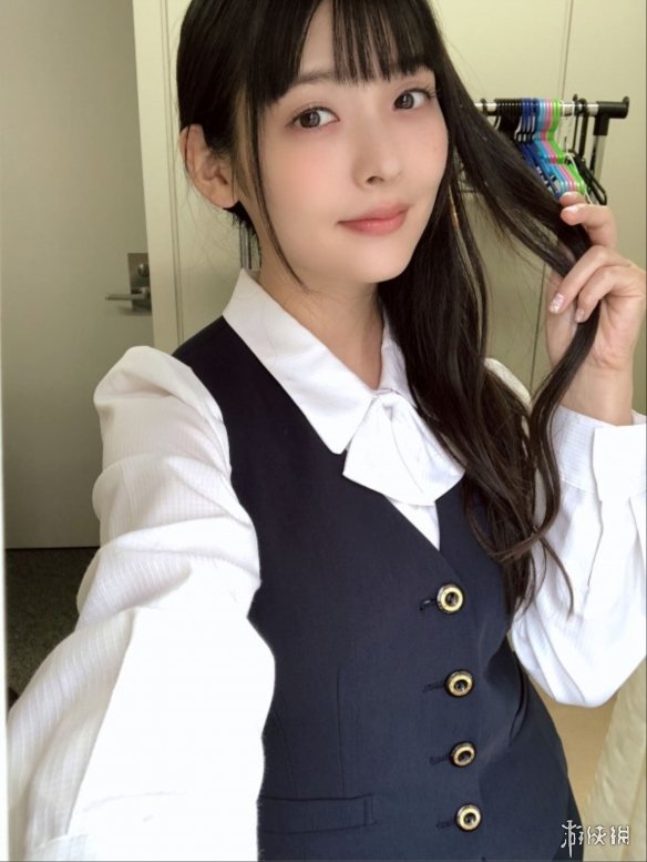 美女声优上坂堇化身看板娘 制服诱惑展现成熟味道!_写真