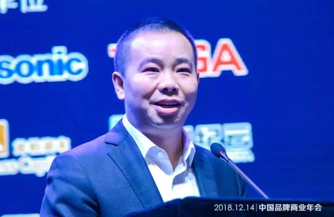 之后,东道主贵州合力超市集团董事长李德祥致欢迎辞.