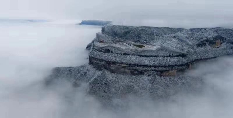 据了解,金佛山是长江以南稀缺的冰雪世界,有"南国雪原"之称.