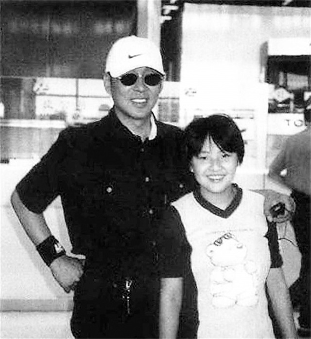 63岁陈道明当外公,女儿女婿甜蜜出镜,妻子杜宪曾是央视主持