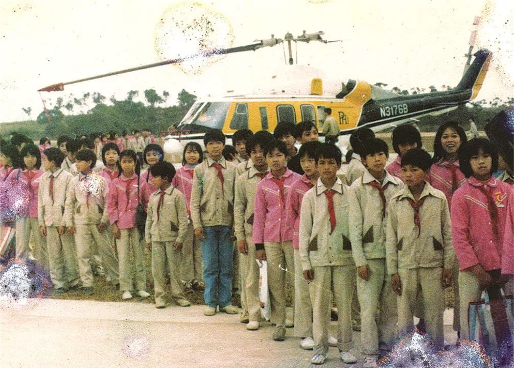 1987年,宝民小学参加宝安县田径运动会,获得第一名