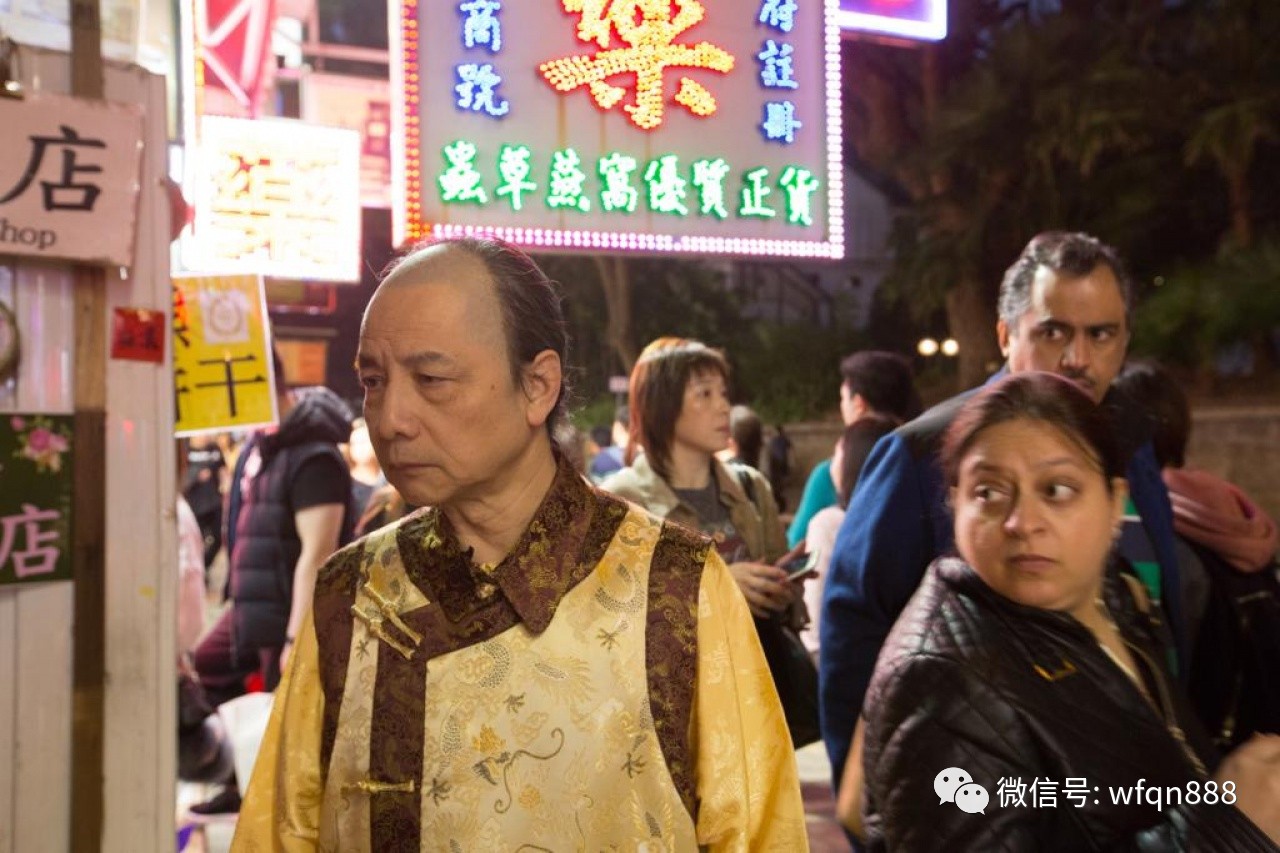 此人自称正统大清皇室后裔，至今还留辫子，为保血脉拒娶普通女子