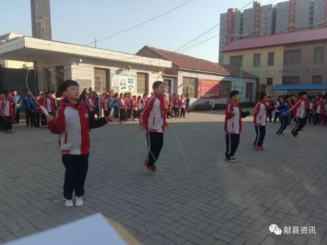 献县第二实验小学举办阳光运动616161跳绳比赛