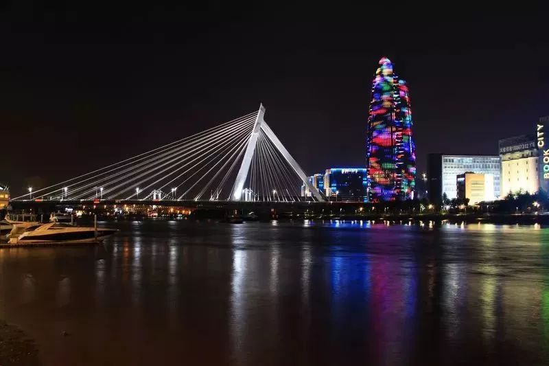 宁波标志性建筑财富中心玉米楼,圣诞潮趴狂欢4天,餐饮