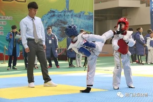 永晟体育杨锋跆拳道热烈祝贺2018荆门市永晟杯英雄出少年跆拳道争霸赛