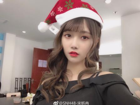 snh48-宋昕冉晒出两种穿衣风格的美照,哪种更动人一些呢?