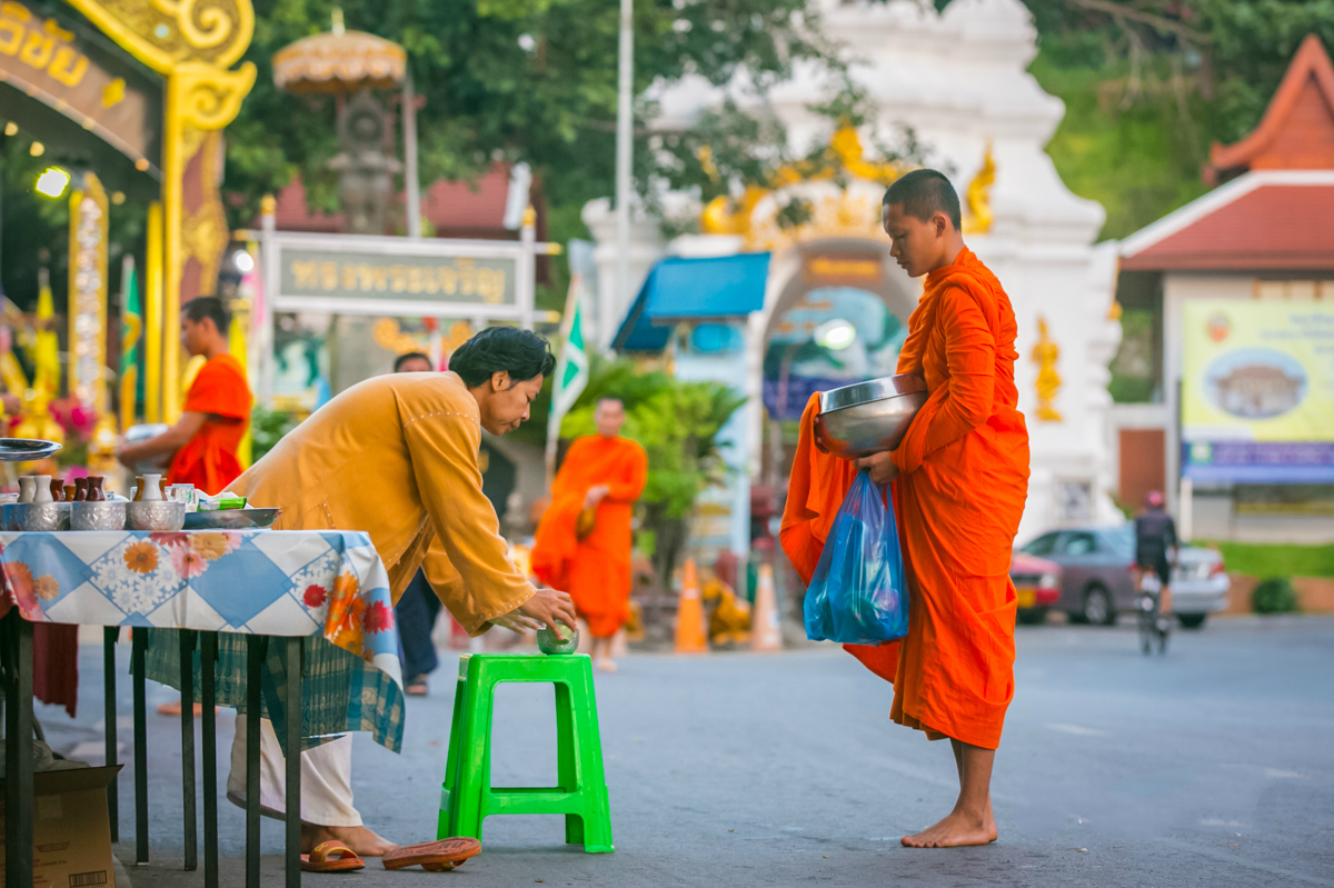 赤脚走过每一个清晨：没有伙房的泰国寺庙-佛旅网