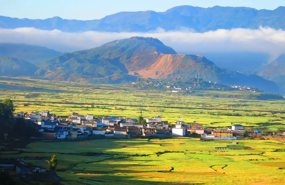 奏响时代强音,谱写古镇辉煌民建乡绿水青山添锦绣,两坝点靓怒江畔编辑