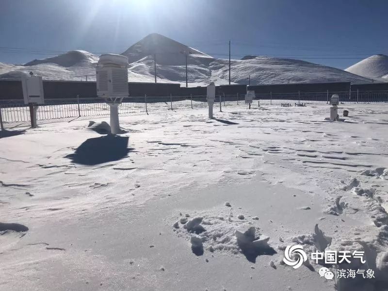 西藏亚东县连续遭遇暴雪 积雪深达38厘米